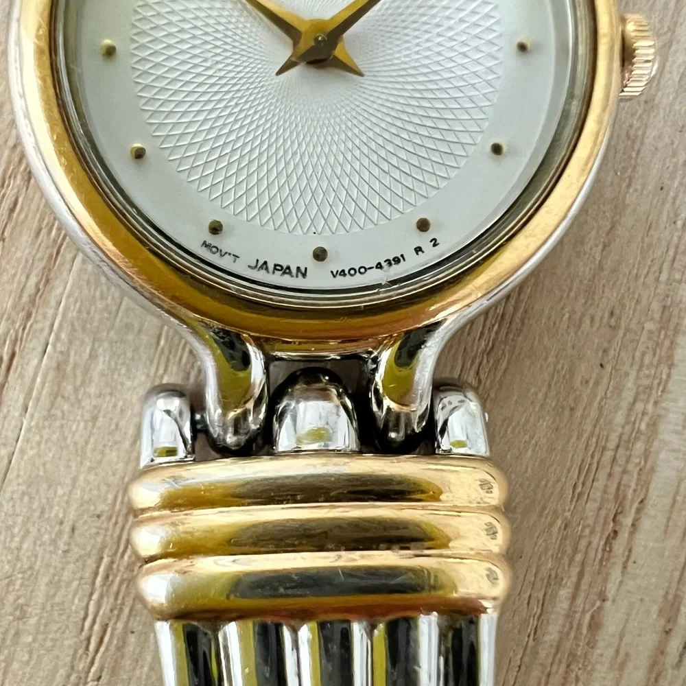 Seiko ladies two-tone dress bracelet watch NEW BATTERY